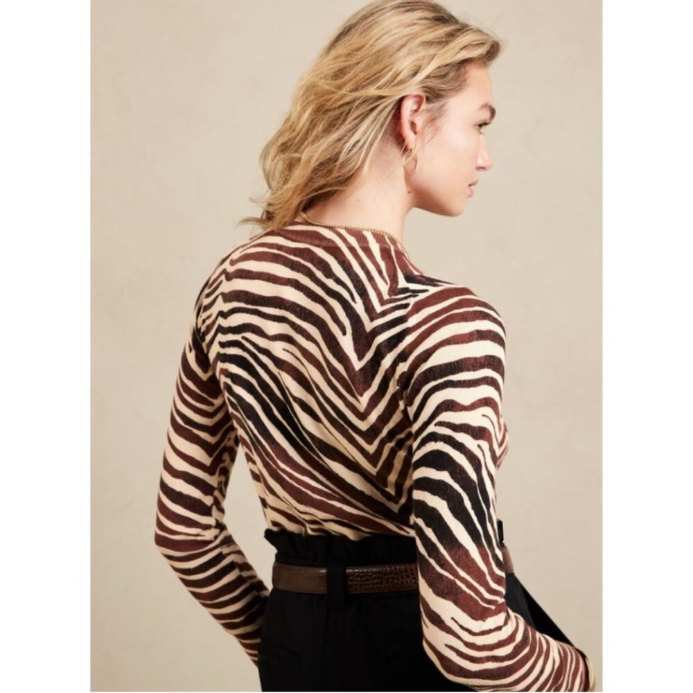 ✨ Banana Republic Zebra Print Long Sleeve Shirt – Size S ✨